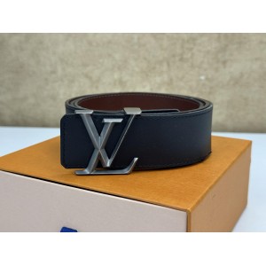 LOUIS VUITTON M9232 PYRAMID INITIALES 40MM REVERSIBLE BELT
